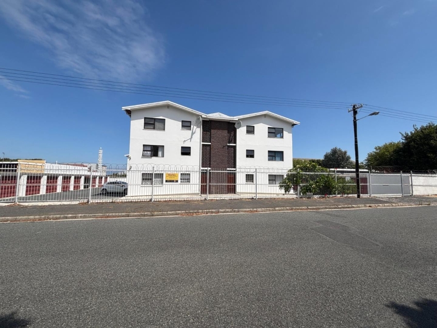 To Let 1 Bedroom Property for Rent in Northcliff Western Cape